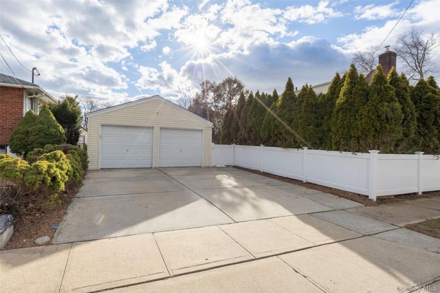 152 Charles Street Floor 1, Lynbrook, NY 11563