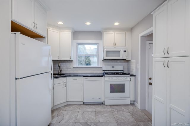 152 Charles Street Floor 1, Lynbrook, NY 11563