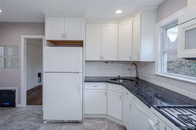 152 Charles Street Floor 1, Lynbrook, NY 11563
