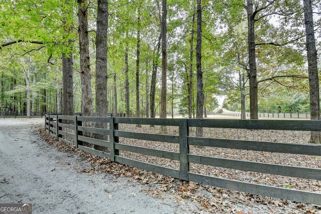 1174 Bear Creek Road, Moreland, GA 30259