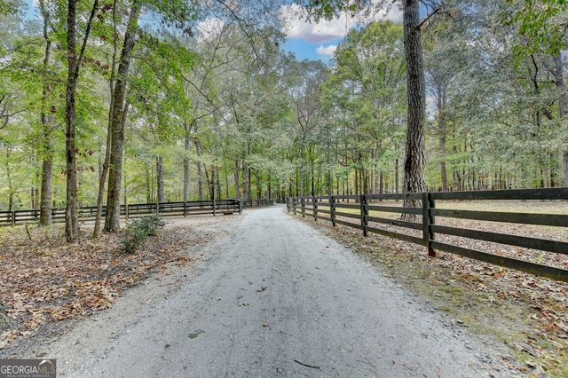 1174 Bear Creek Road, Moreland, GA 30259
