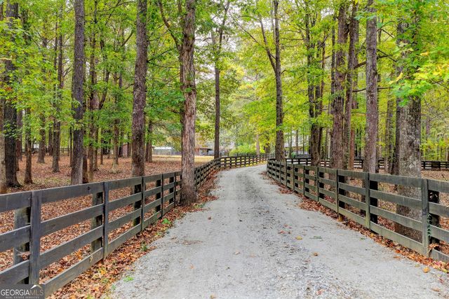 1174 Bear Creek Road, Moreland, GA 30259