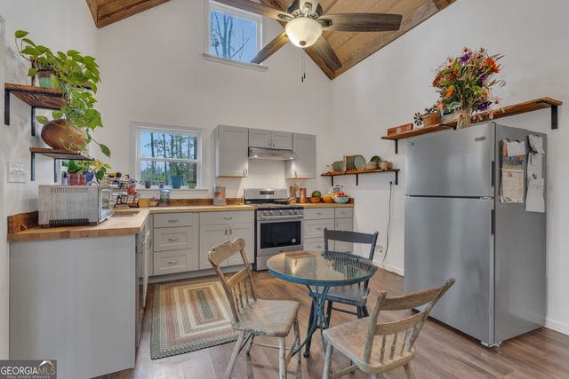 1174 Bear Creek Road, Moreland, GA 30259