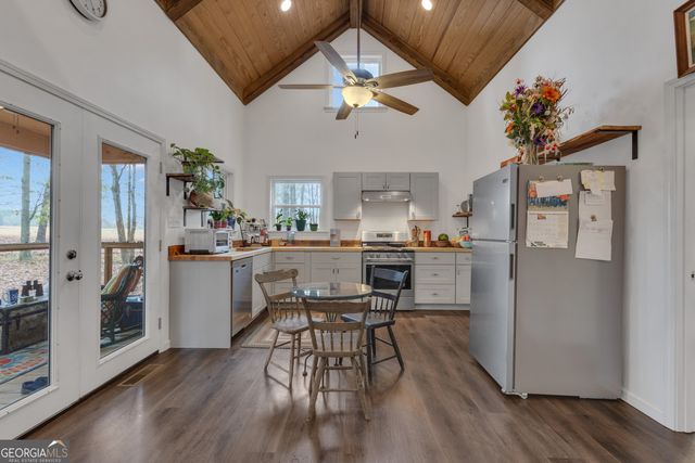 1174 Bear Creek Road, Moreland, GA 30259