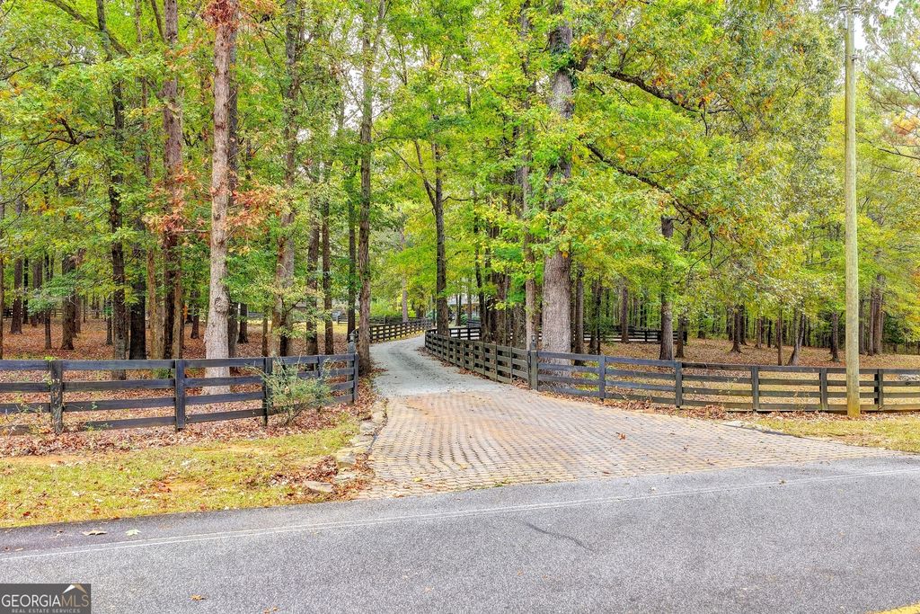 1174 Bear Creek Road, Moreland, GA 30259