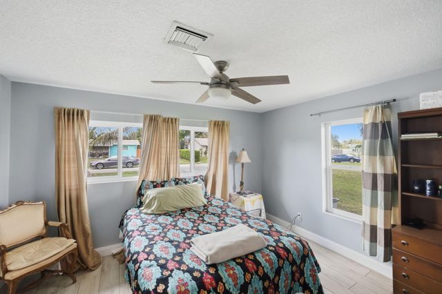 13 W Palmetto Road, Lake Worth, FL 33467