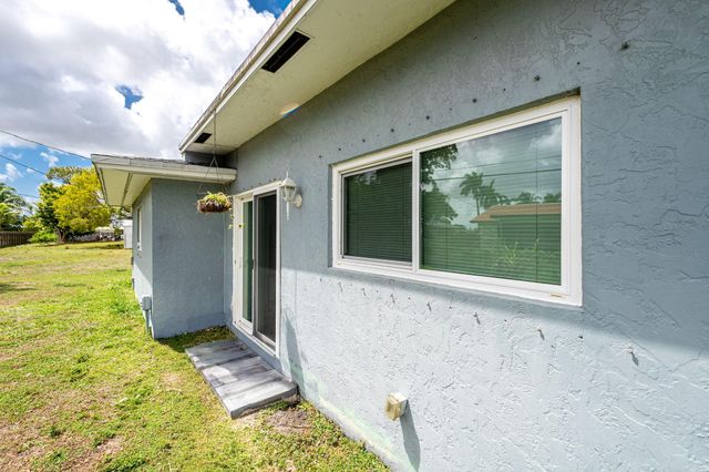 13 W Palmetto Road, Lake Worth, FL 33467