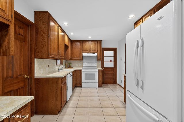 76 Telegraph Hill Road, Holmdel, NJ 07733