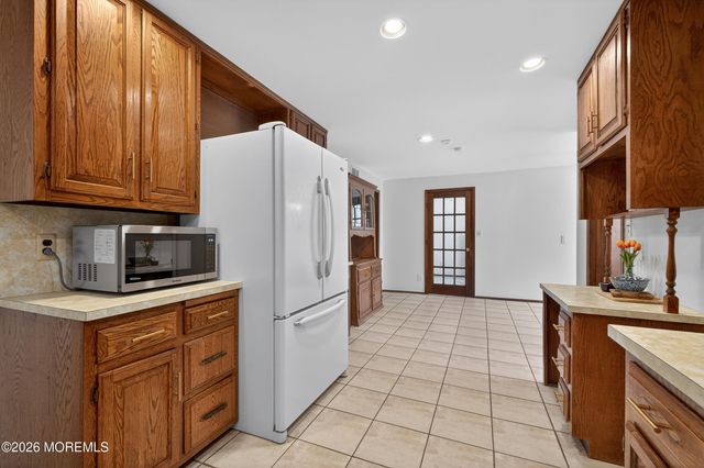 76 Telegraph Hill Road, Holmdel, NJ 07733