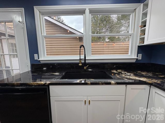 13 Laurel Place, Asheville, NC 28803