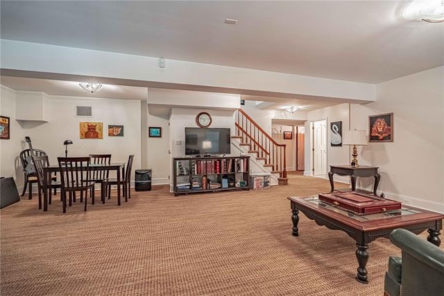 1487 Shelburne Court, Allentown City, PA 18104