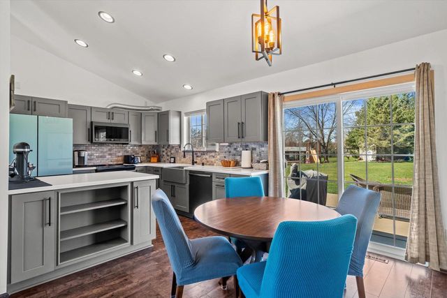 2521 Brittany LANE, East Troy, WI 53120