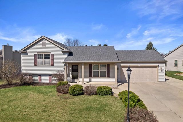 2521 Brittany LANE, East Troy, WI 53120