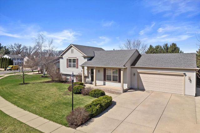 2521 Brittany LANE, East Troy, WI 53120