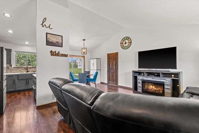 2521 Brittany LANE, East Troy, WI 53120