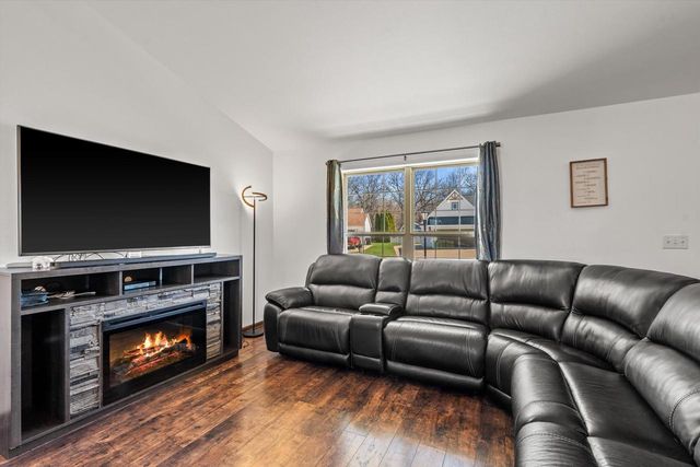 2521 Brittany LANE, East Troy, WI 53120