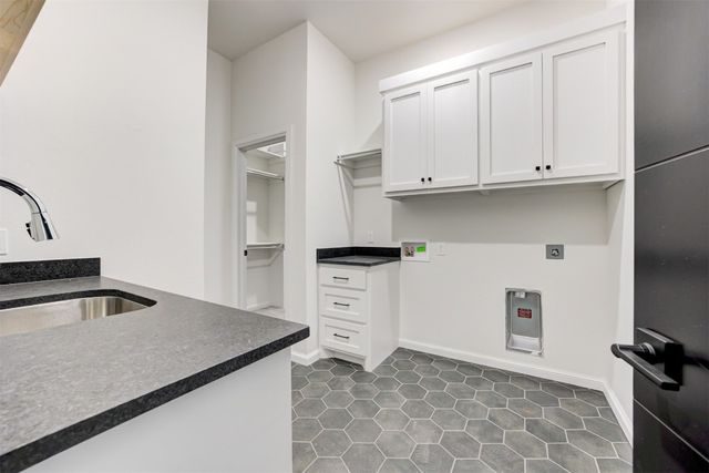 5700 Gold Stone Court, Mustang, OK 73064