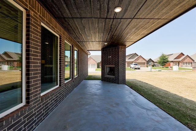 5700 Gold Stone Court, Mustang, OK 73064