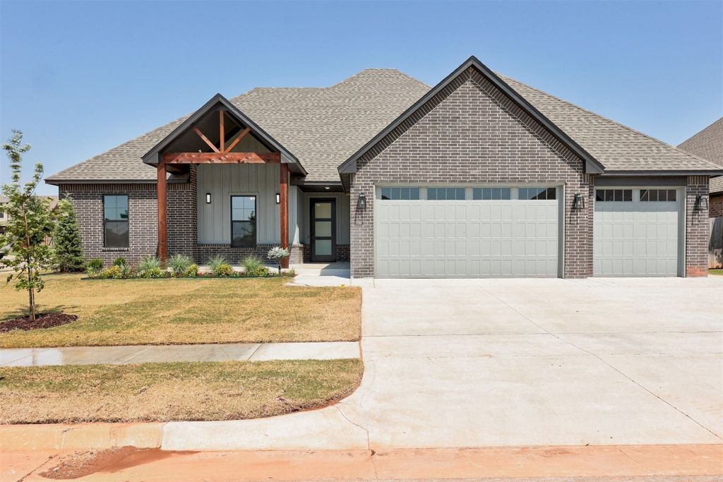 5700 Gold Stone Court, Mustang, OK 73064
