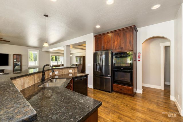 847 N Tullshire Way, Eagle, ID 83616