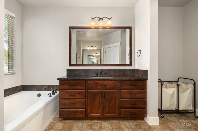847 N Tullshire Way, Eagle, ID 83616