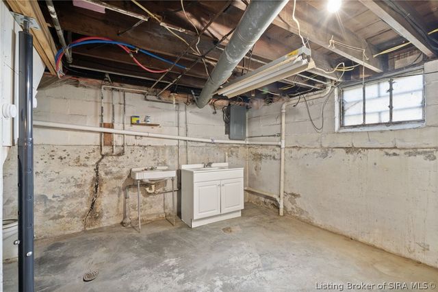 722 W 7th Street, New Albany, IN 47150