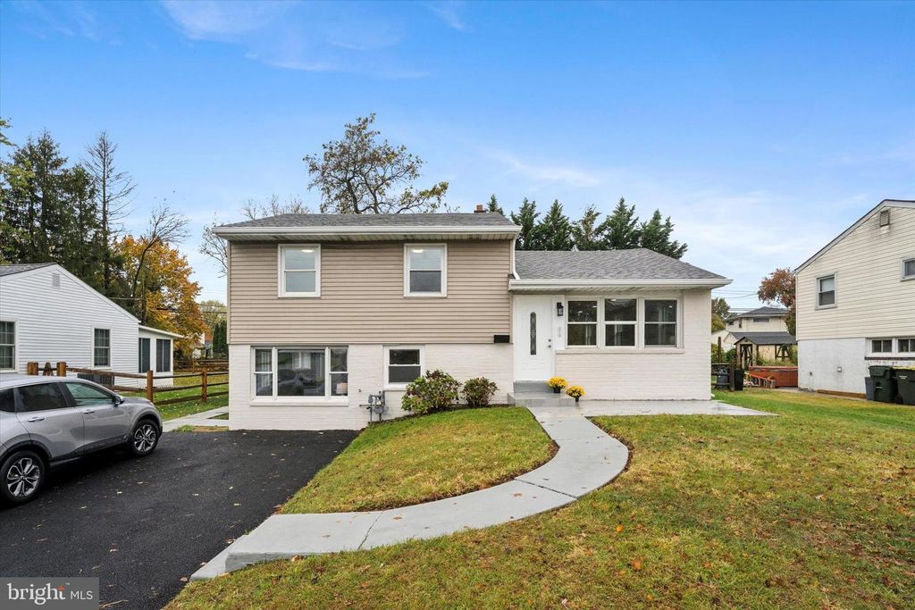 2710 E COUNTY LINE RD, Hatboro, PA 19040