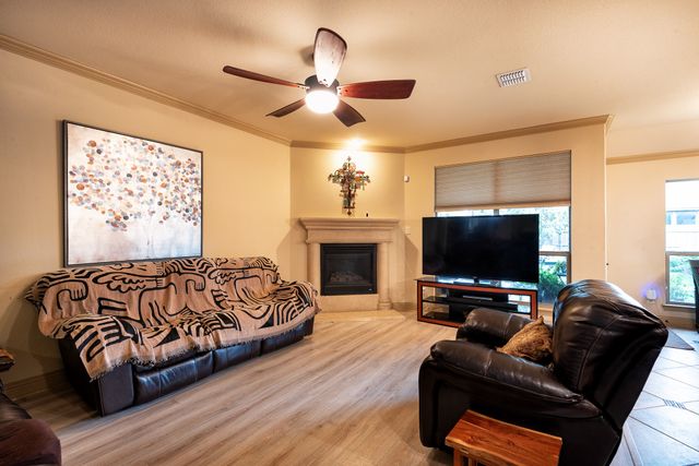 107 Manor Lane, Waxahachie, TX 75165