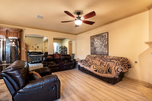 107 Manor Lane, Waxahachie, TX 75165