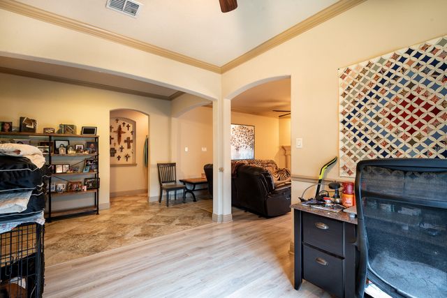 107 Manor Lane, Waxahachie, TX 75165