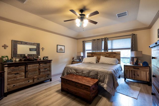 107 Manor Lane, Waxahachie, TX 75165