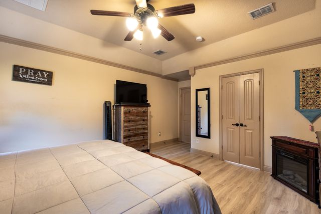 107 Manor Lane, Waxahachie, TX 75165