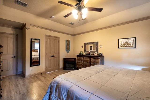 107 Manor Lane, Waxahachie, TX 75165