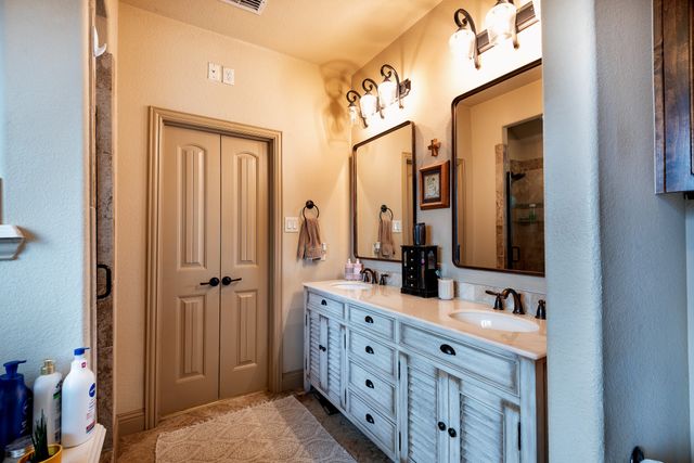 107 Manor Lane, Waxahachie, TX 75165