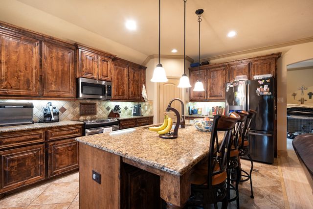 107 Manor Lane, Waxahachie, TX 75165