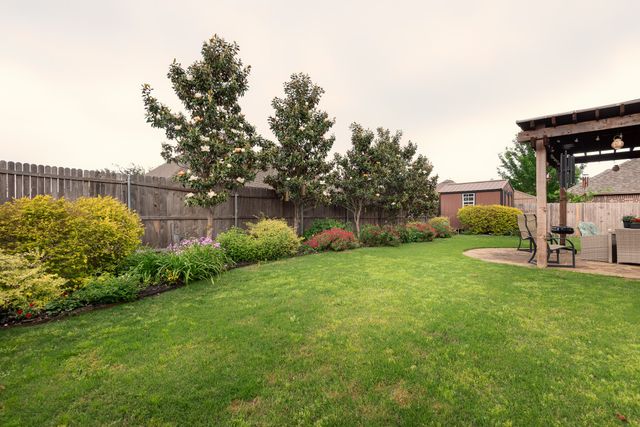 107 Manor Lane, Waxahachie, TX 75165