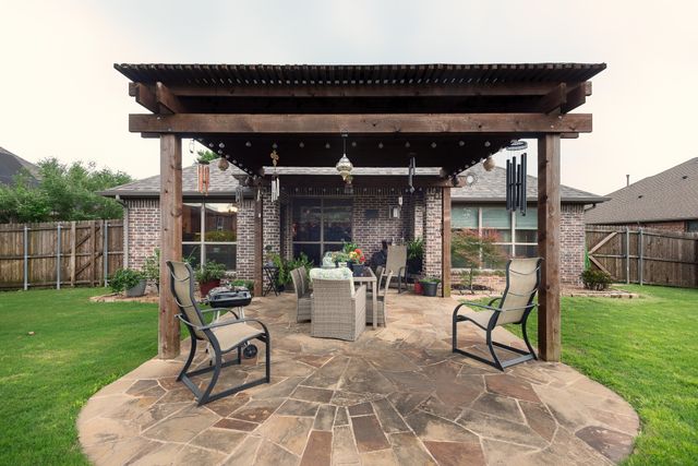 107 Manor Lane, Waxahachie, TX 75165