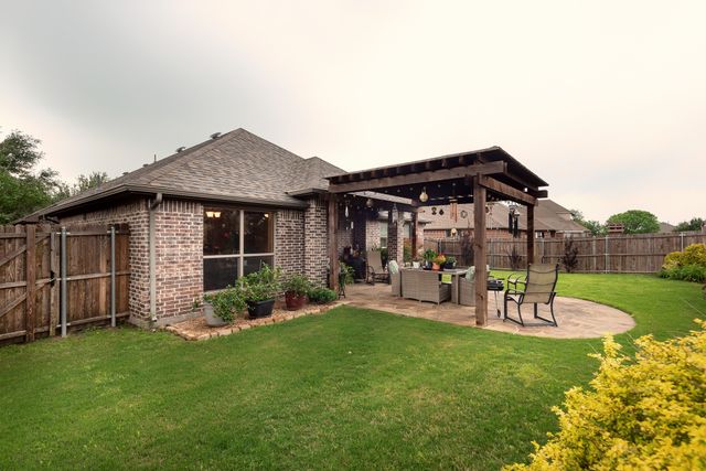 107 Manor Lane, Waxahachie, TX 75165
