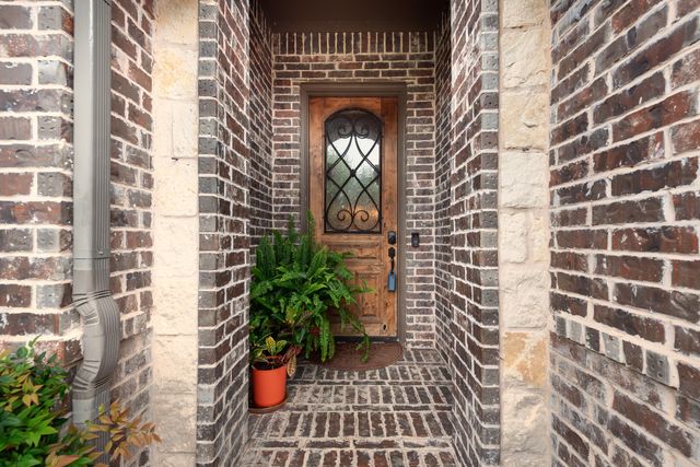 107 Manor Lane, Waxahachie, TX 75165