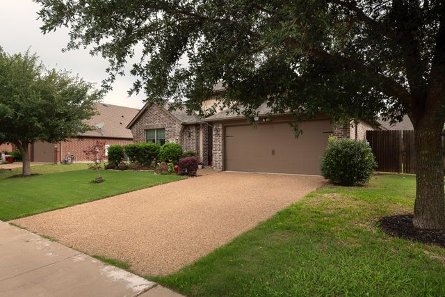 107 Manor Lane, Waxahachie, TX 75165