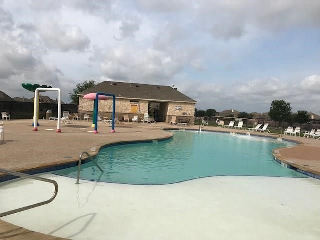 107 Manor Lane, Waxahachie, TX 75165