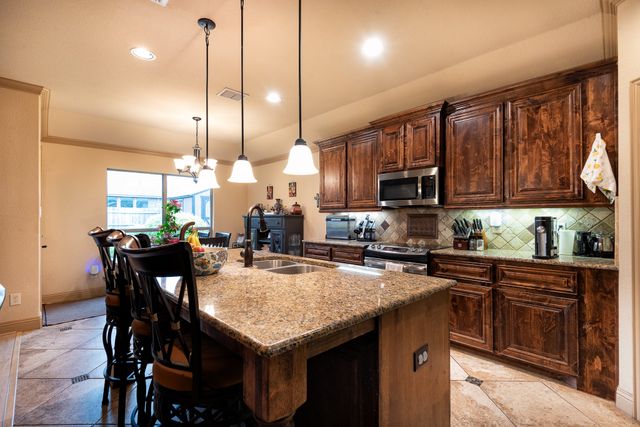 107 Manor Lane, Waxahachie, TX 75165