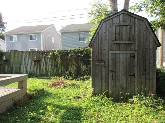 4059 Chenlot Lane, Waterford, MI 48328