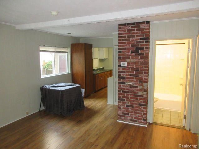 4059 Chenlot Lane, Waterford, MI 48328