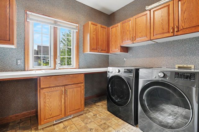 5090 Abbeydale Drive SE, Grand Rapids, MI 49546