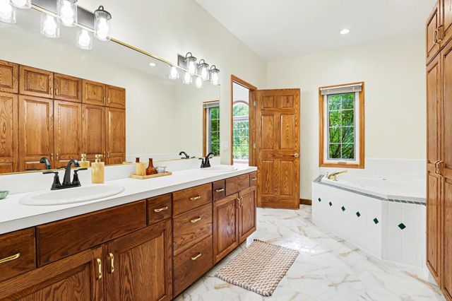 5090 Abbeydale Drive SE, Grand Rapids, MI 49546