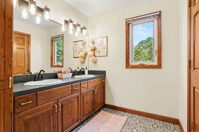 5090 Abbeydale Drive SE, Grand Rapids, MI 49546