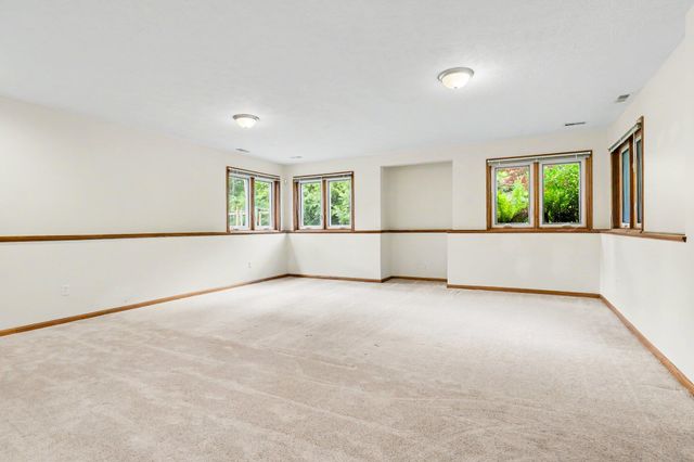 5090 Abbeydale Drive SE, Grand Rapids, MI 49546