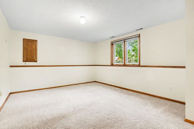 5090 Abbeydale Drive SE, Grand Rapids, MI 49546
