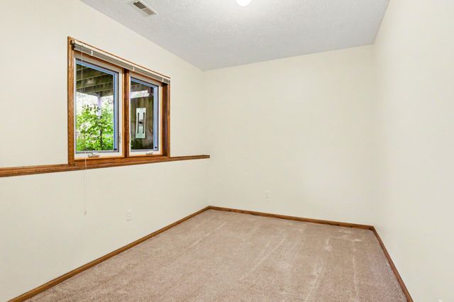 5090 Abbeydale Drive SE, Grand Rapids, MI 49546